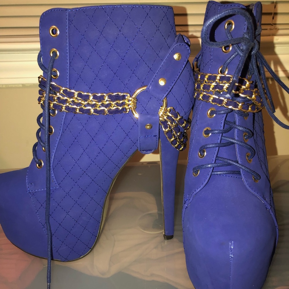 BAD ASS & SEXY BLUE-HEELED BOOTIES